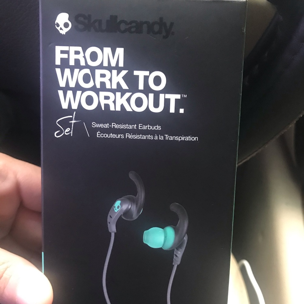 New in box skullcandy earphones
